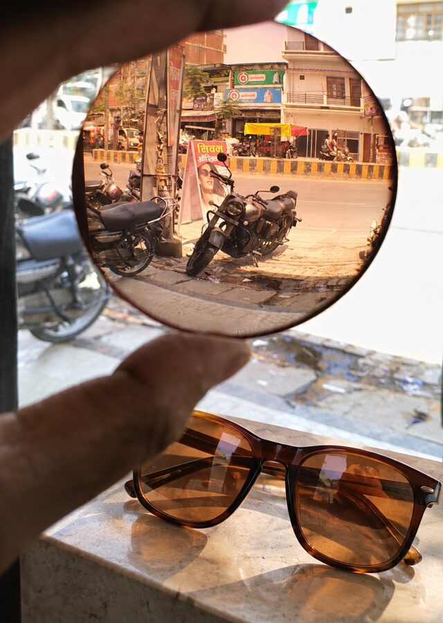 Power sunglasses with prescription lens