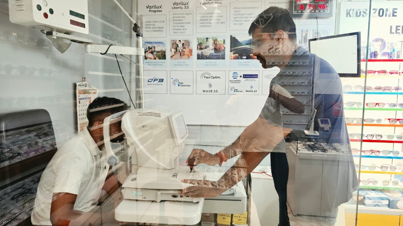 Optometrist conducting eye test at Shivam Opticals Sultanpur